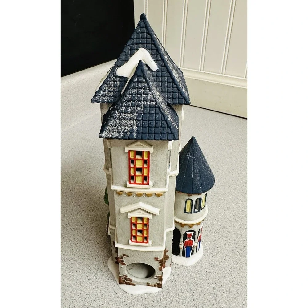 Dept 56 Tin Soldier Shop #5638-3 North Pole Series Heritage Village Collection